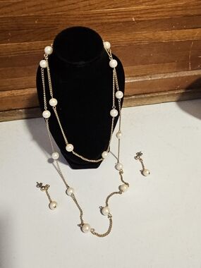 Sarah Coventry Gold-Tone Faux Pearl Necklace and Earrings Set